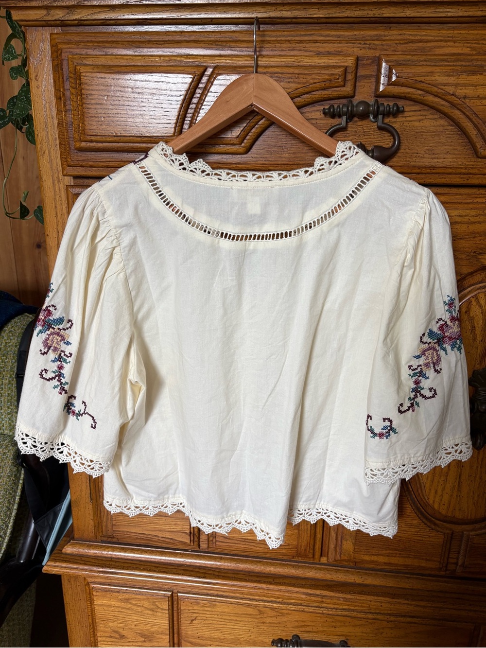 100% cotton Embroidered Cream tie front Top with Lace Trim - Picture 4 of 6